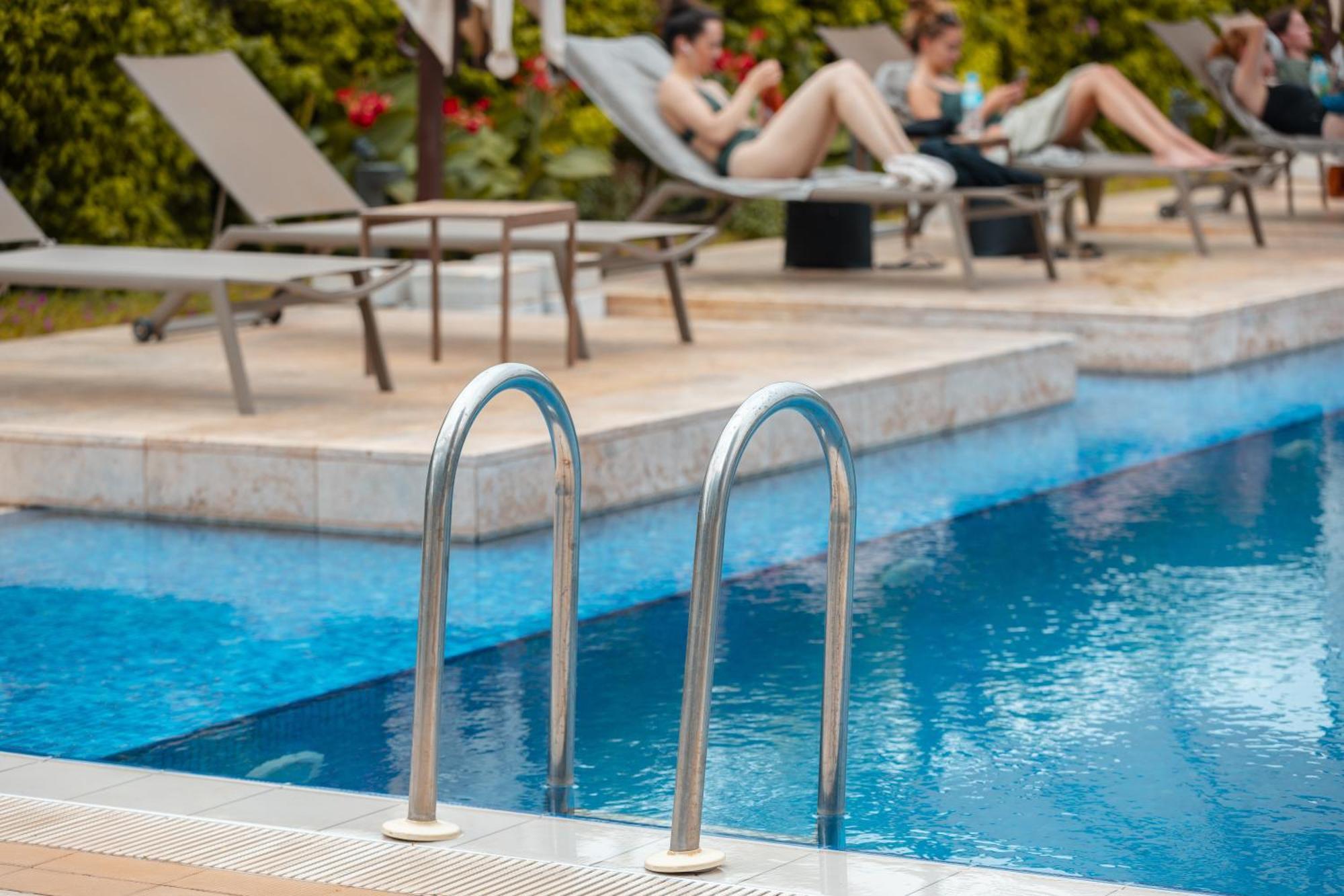 Radisson Blu Hotel & Conference Center, Ниамей Экстерьер фото