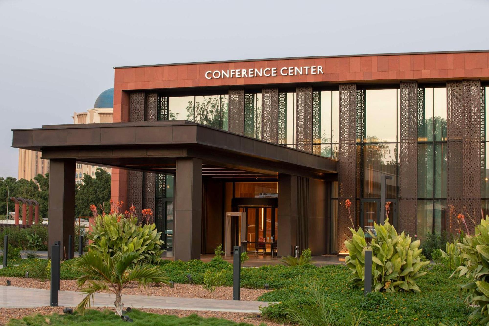 Radisson Blu Hotel & Conference Center, Ниамей Экстерьер фото