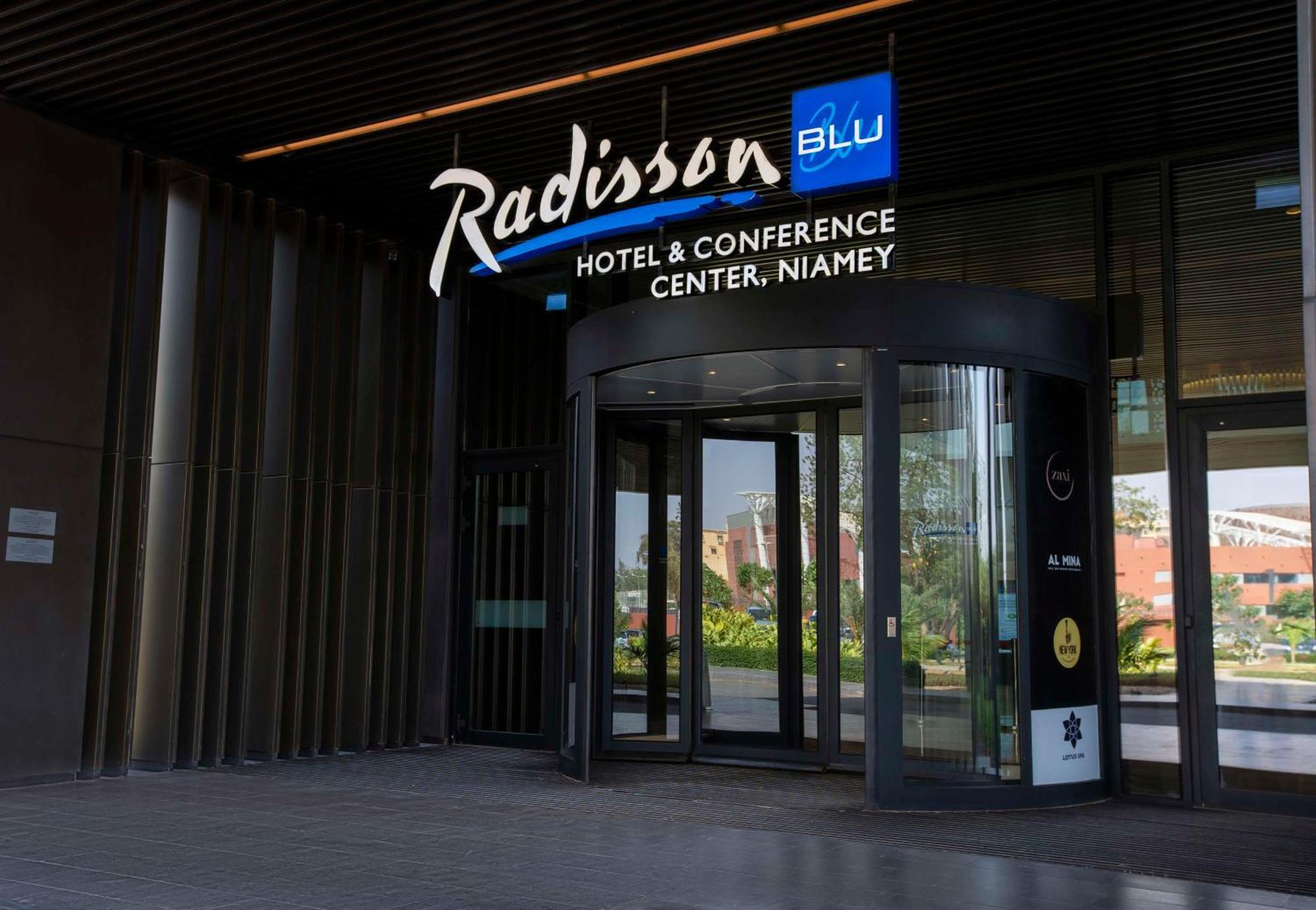 Radisson Blu Hotel & Conference Center, Ниамей Экстерьер фото
